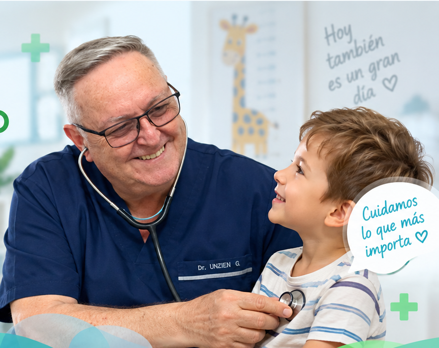 Dr. Guillermo Unzien atendiendo a un niño en el consultorio